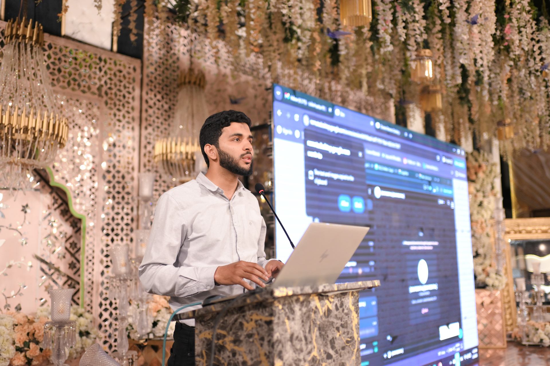 Zubair Sattar presenting the WhatsApp Privacy Chrome extension on stage